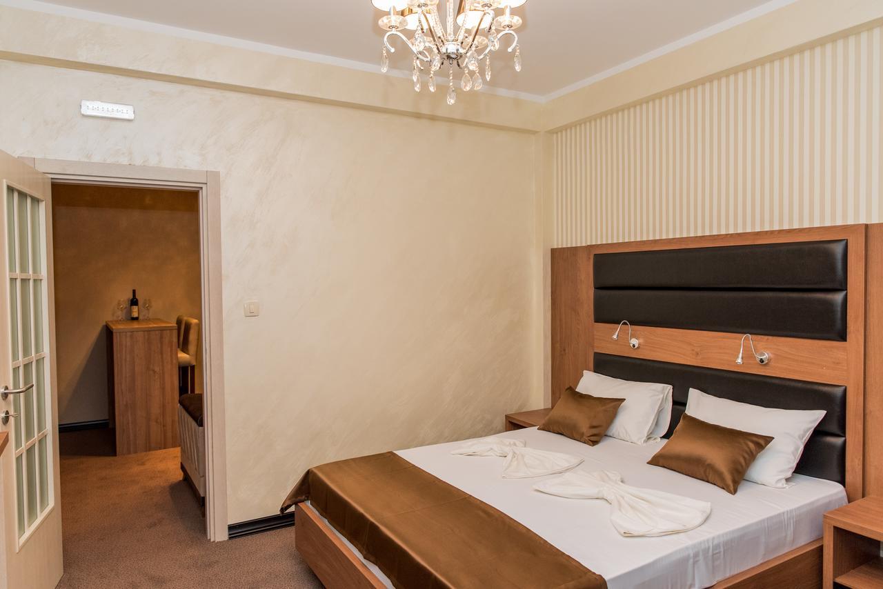 Hotel Crnogorska Kuca Подгорица Екстериор снимка